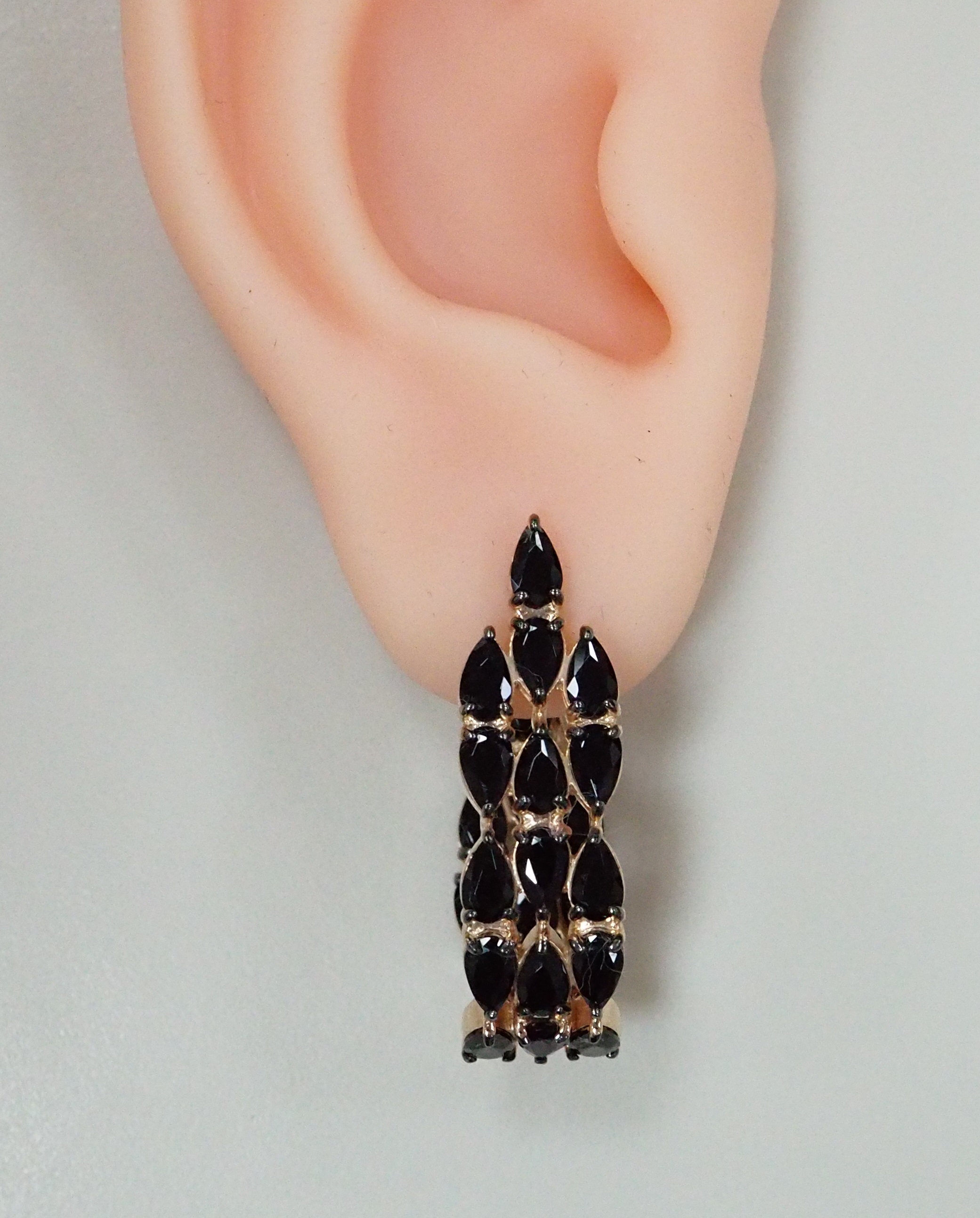 Серебряные серьги со шпинелью